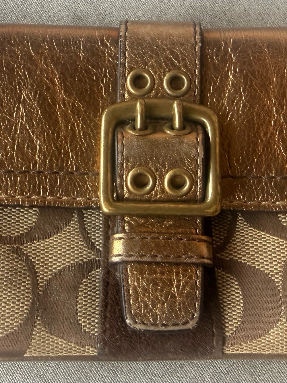 Brown metalic Leather-Trim Canvas wallet- wristler Coach vintage signature - Picture 12 of 15